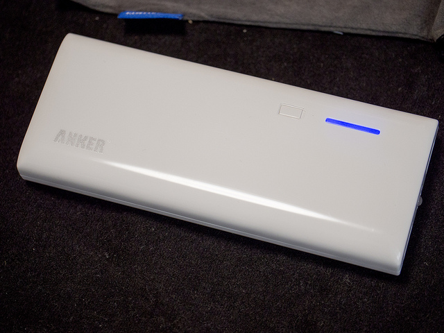 Anker Astro M3 モバイルバッテリー 13000mAh 大容量と安全性・デザインが魅力 LEDライト付き