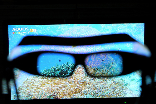 SHARPクアトロンAQUOS LV3 シャープの3Dは明るく、3Dメガネで2D化も