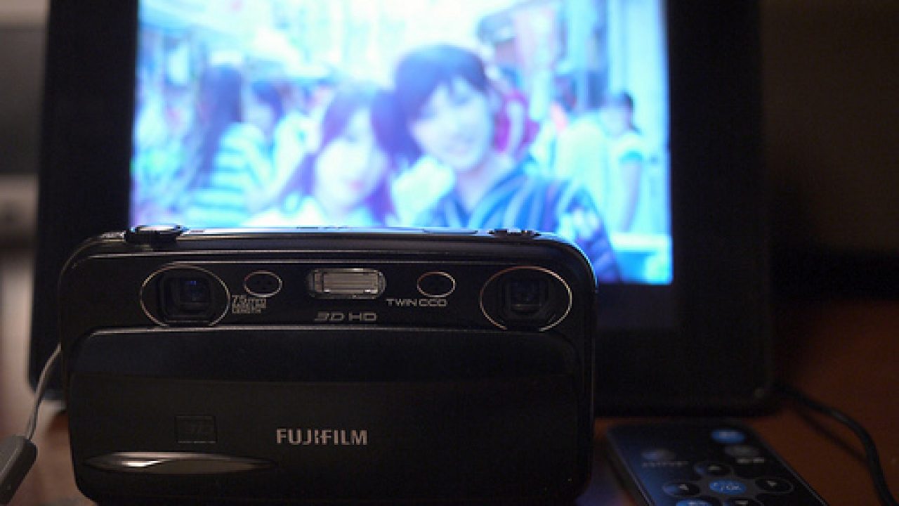 特価セールサイト 富士フィルム　3D W3 専用デジタルビューア（3D V1）付き デジタルカメラ