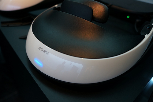SONY Personal 3D Viewer HMZ-T1で目の前に広がる3D映画館を体験