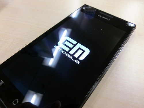 イー・モバイルGS03 Android4.0搭載で薄く軽いテザリング対応スマートフォン