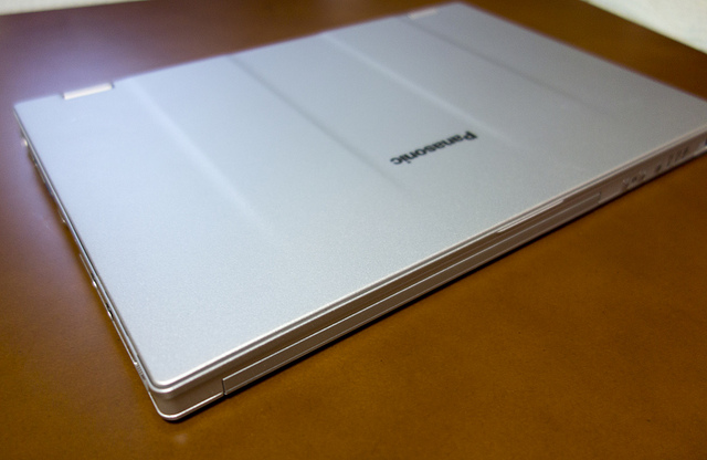 Panasonic Let’s Note CF-AX2 頑丈で薄型軽量、長時間動作のWindows8コンバーチブルタブレット