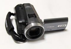 miniDVをHDDに置き換えた感じのハイビジョンカメラ Victor GZ-HD6
