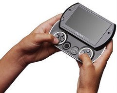 小型軽量の新PSP「PSP go」発表