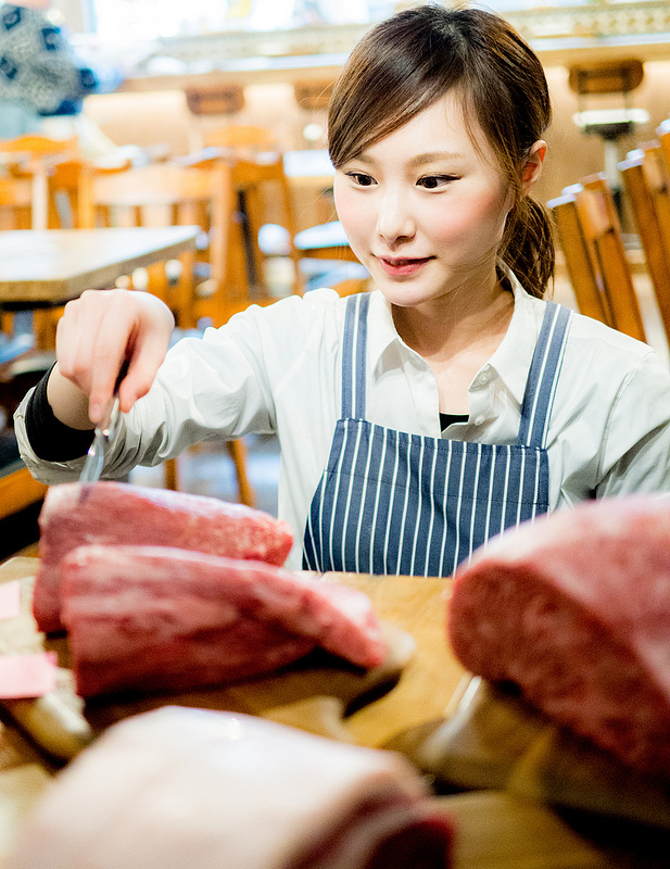 京の肉と岩中豚をお好きな量だけステーキで 肉バル ゴリズキッチン 新橋店