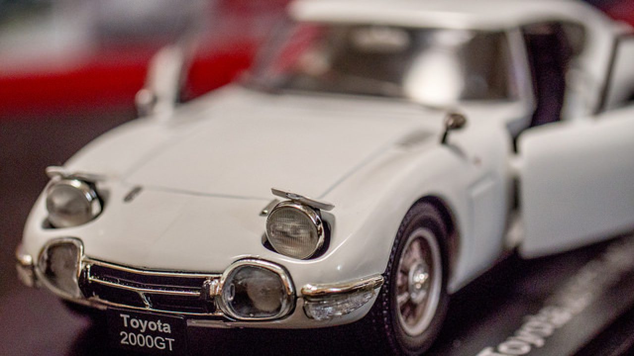 [PR] 1/24スケールで緻密に再現されたトヨタ2000GTのフォルムが