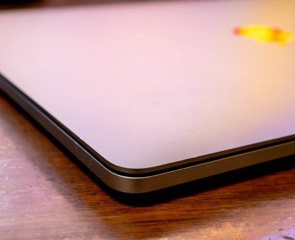 MacBook Pro 13インチ 2018 バッテリー膨張 で配送修理 3年以内の自然故障なら無料