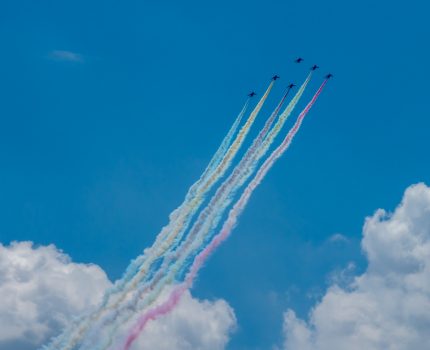 祝 東京2020オリンピック 開会 ブルーインパルス展示飛行を銀座で撮影