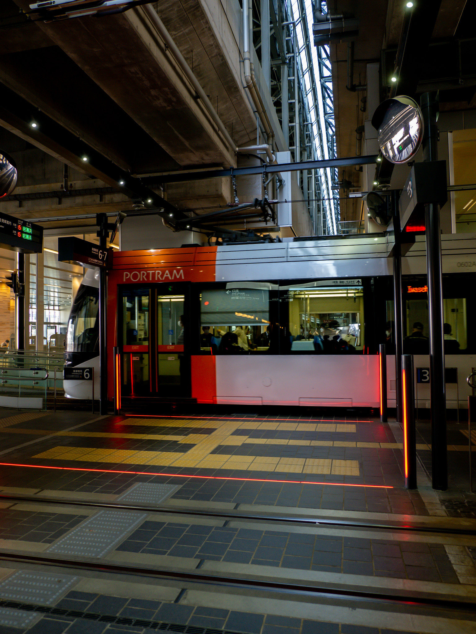 富山駅とLRTと富山地方鉄道 #富山 #コンパクトシティ #OM1