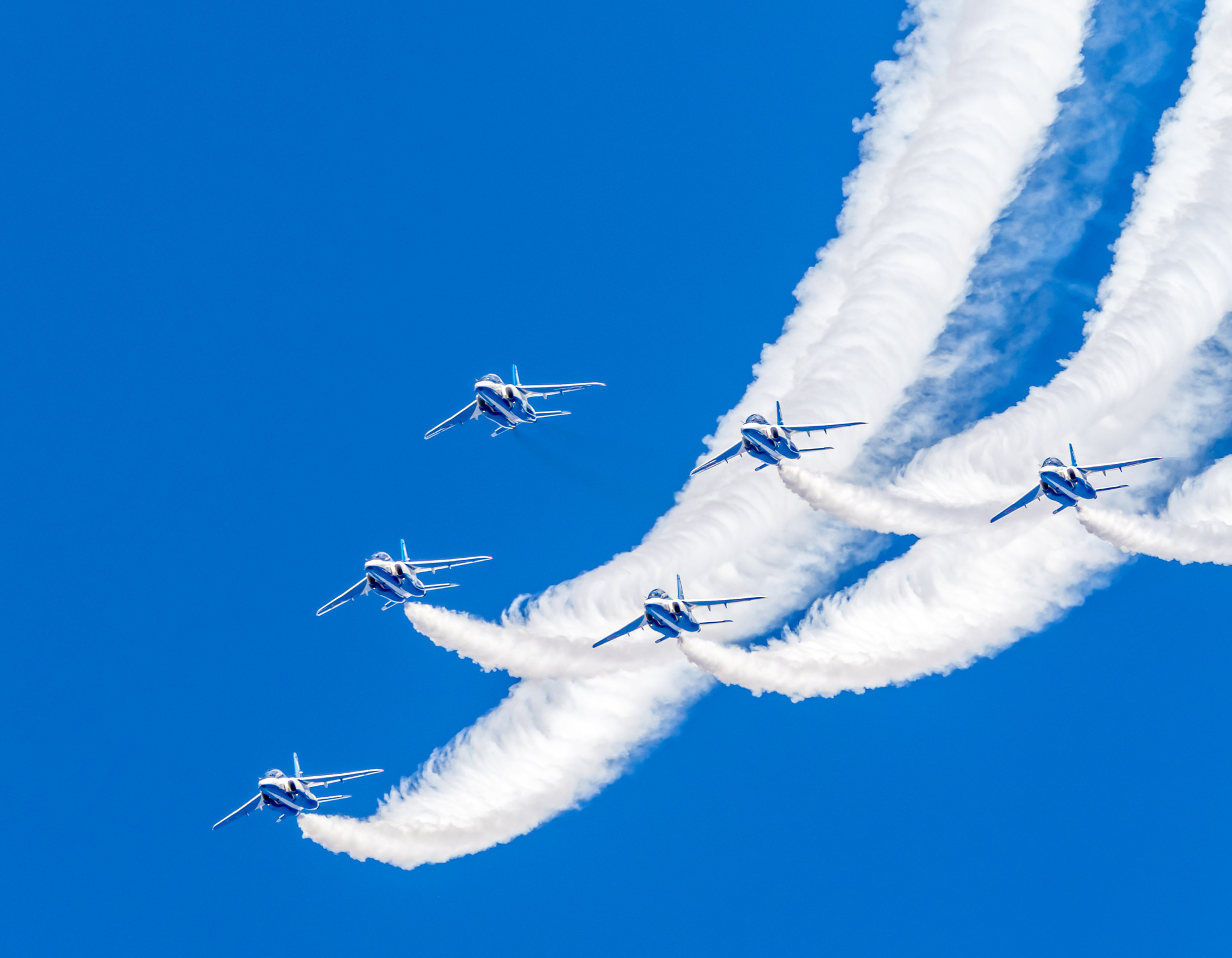 青空に映えるブルーインパルスのアクロバット飛行 百里基地航空祭2022 #ブルーインパルス #百里基地 #航空祭 #OM1