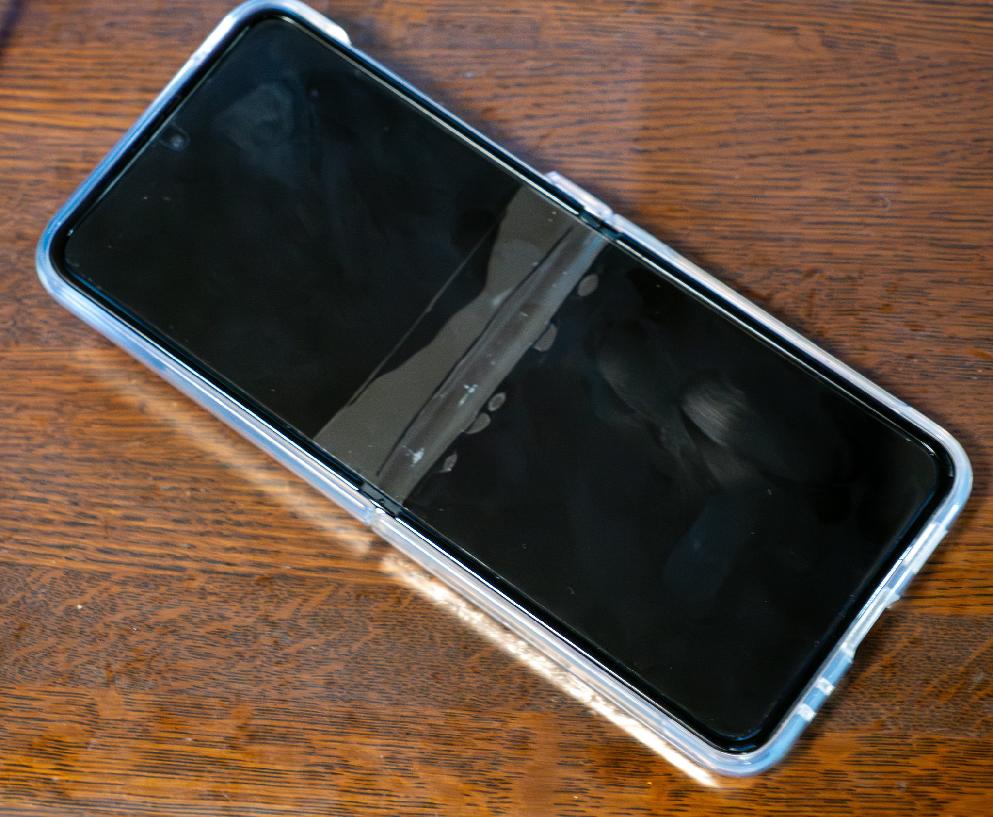Galaxy Z Flip3 無料保護フィルム貼り替え ドコモショップ丸の内店