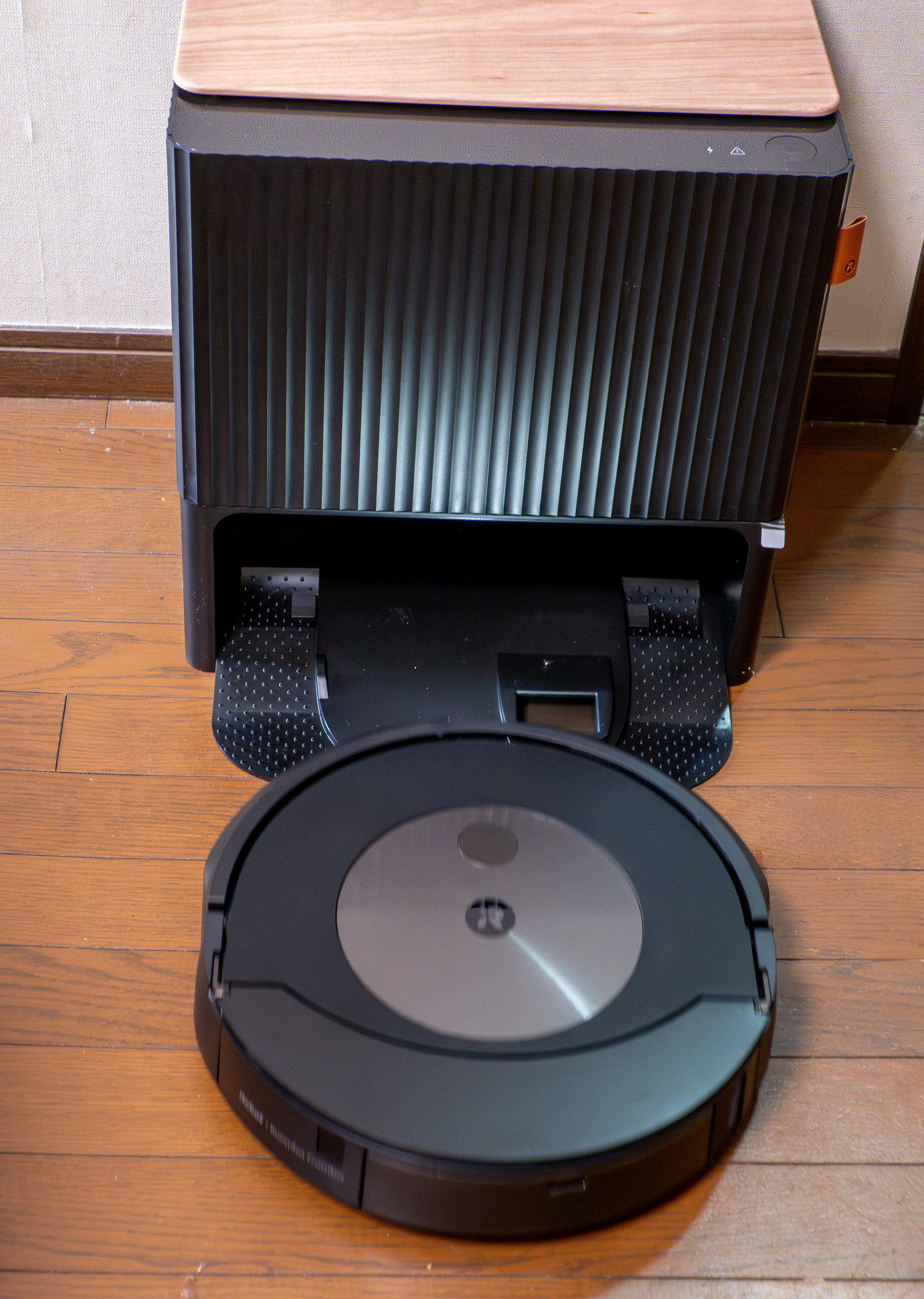 クリーンベースで充電もゴミ収集も給水も自動でできる 掃除・床拭きコンボなルンバ iRobot Roomba Combo j9+ がやってきた #アイロボットファンプログラム