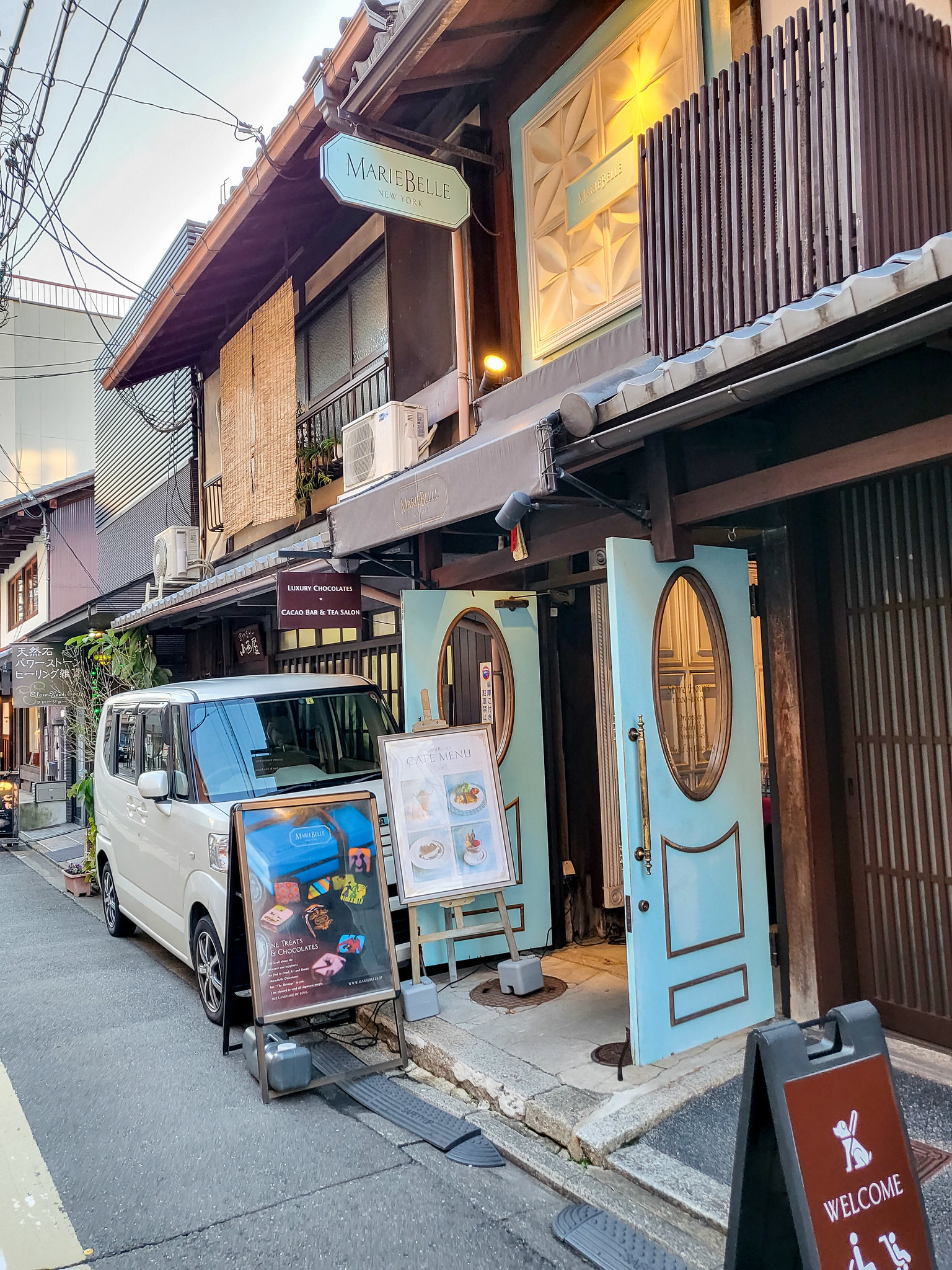 チョコレートとカフェと建物 京都三条通りを散策 #京都 #チョコ #カフェ