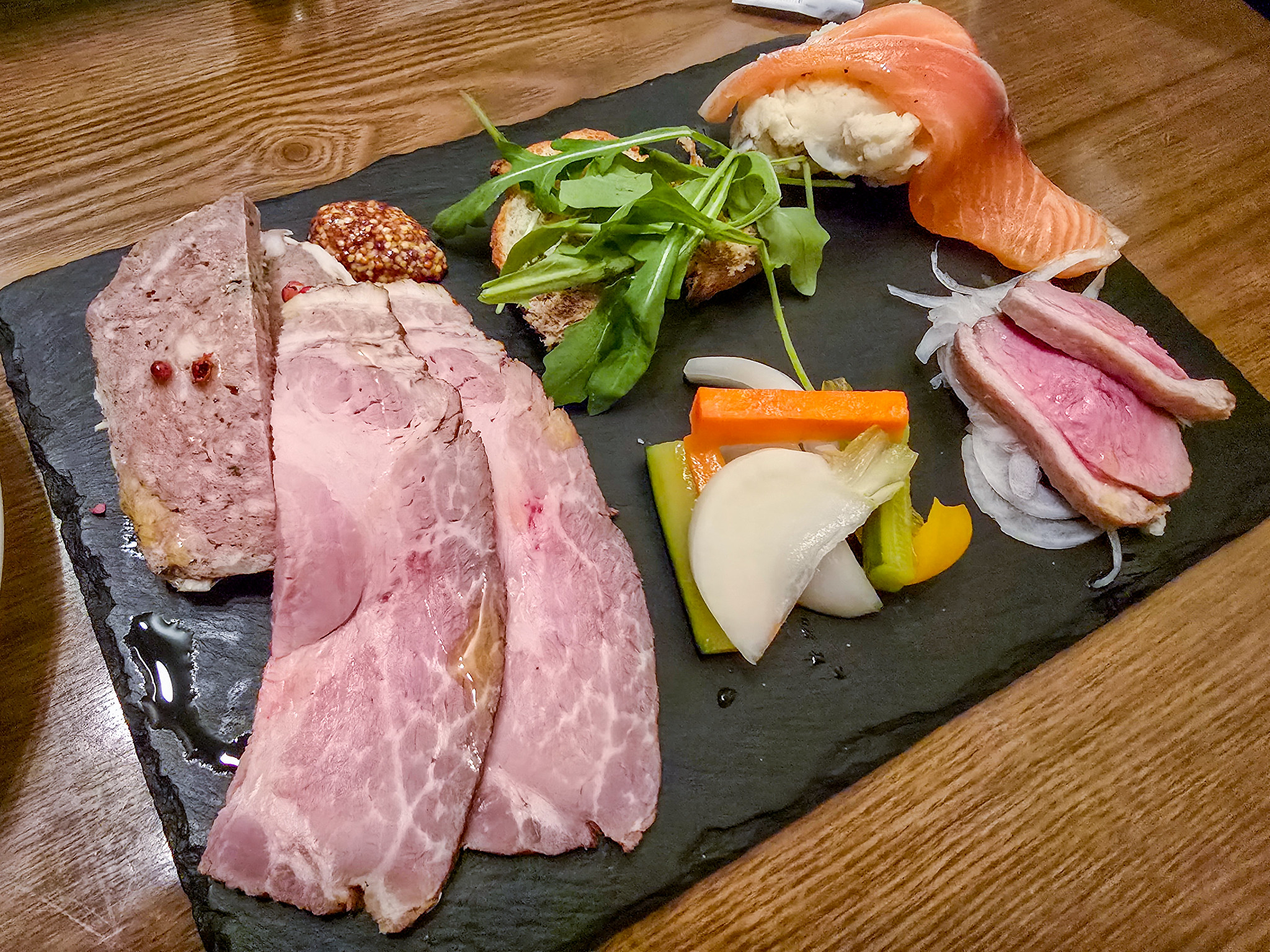 美味しくてリーズナブルなお料理とワインを楽しめる ビストロ ランプ 船橋