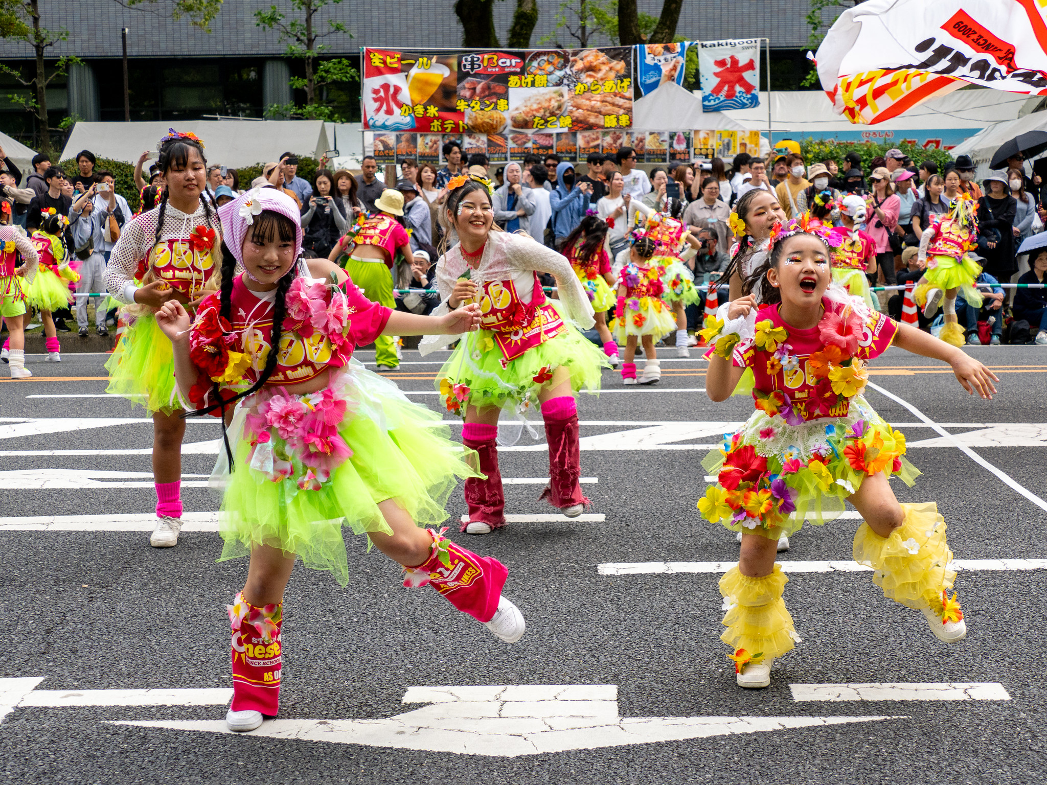 #よさこい で盛り上がる 2025ひろしまフラワーフェスティバル と クラフト餃子フェス