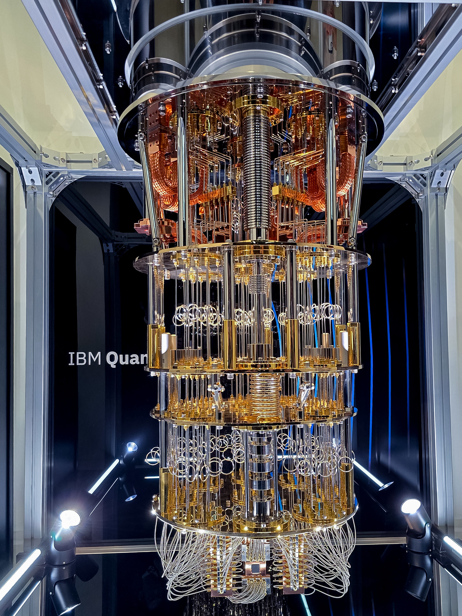 量子コンピュータ IBM Quantum System One 見学