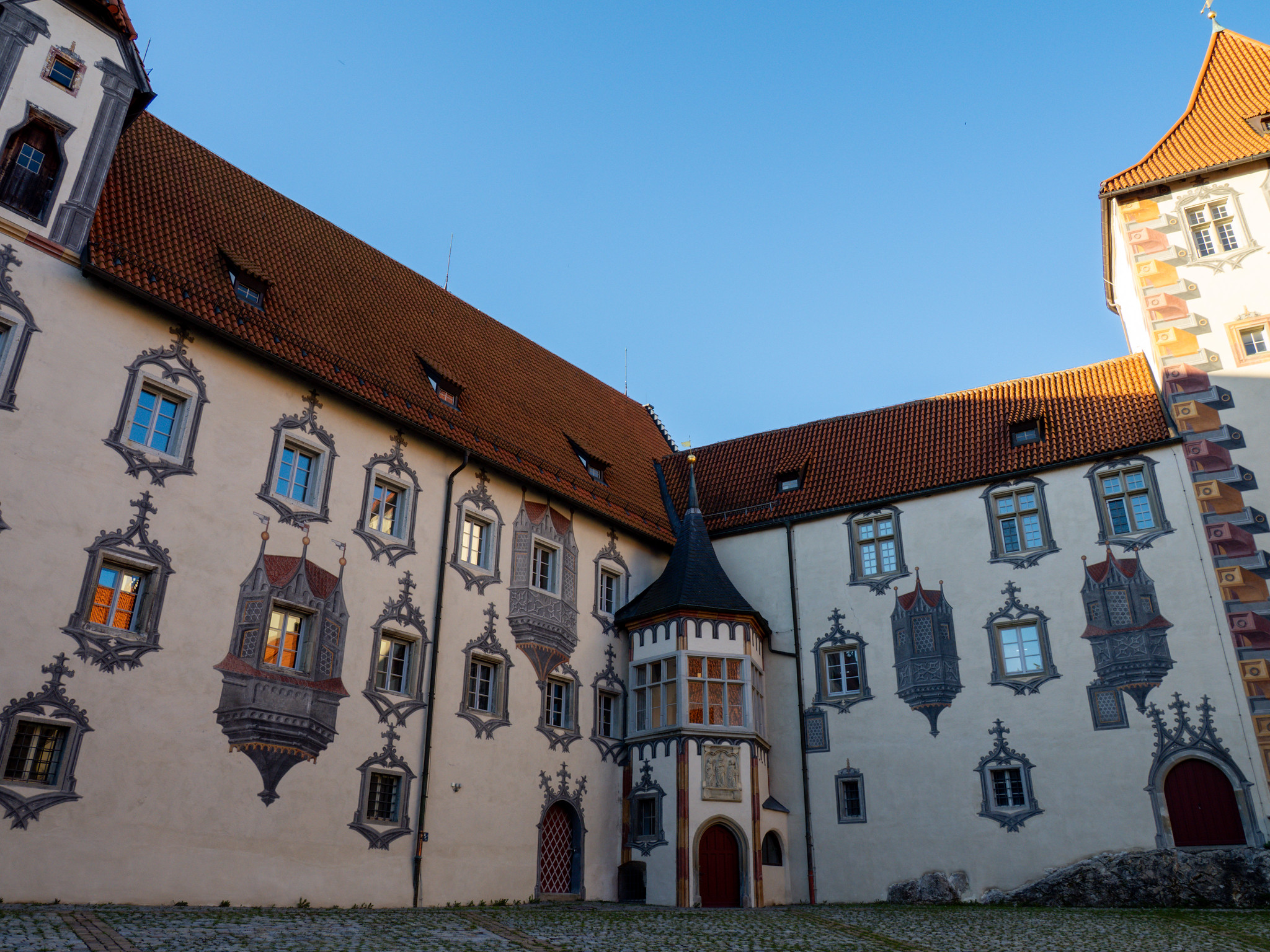 #中欧旅 #ドイツ #フュッセン 可愛い街の朝散歩 と 騙し絵が特徴的なホーエス城