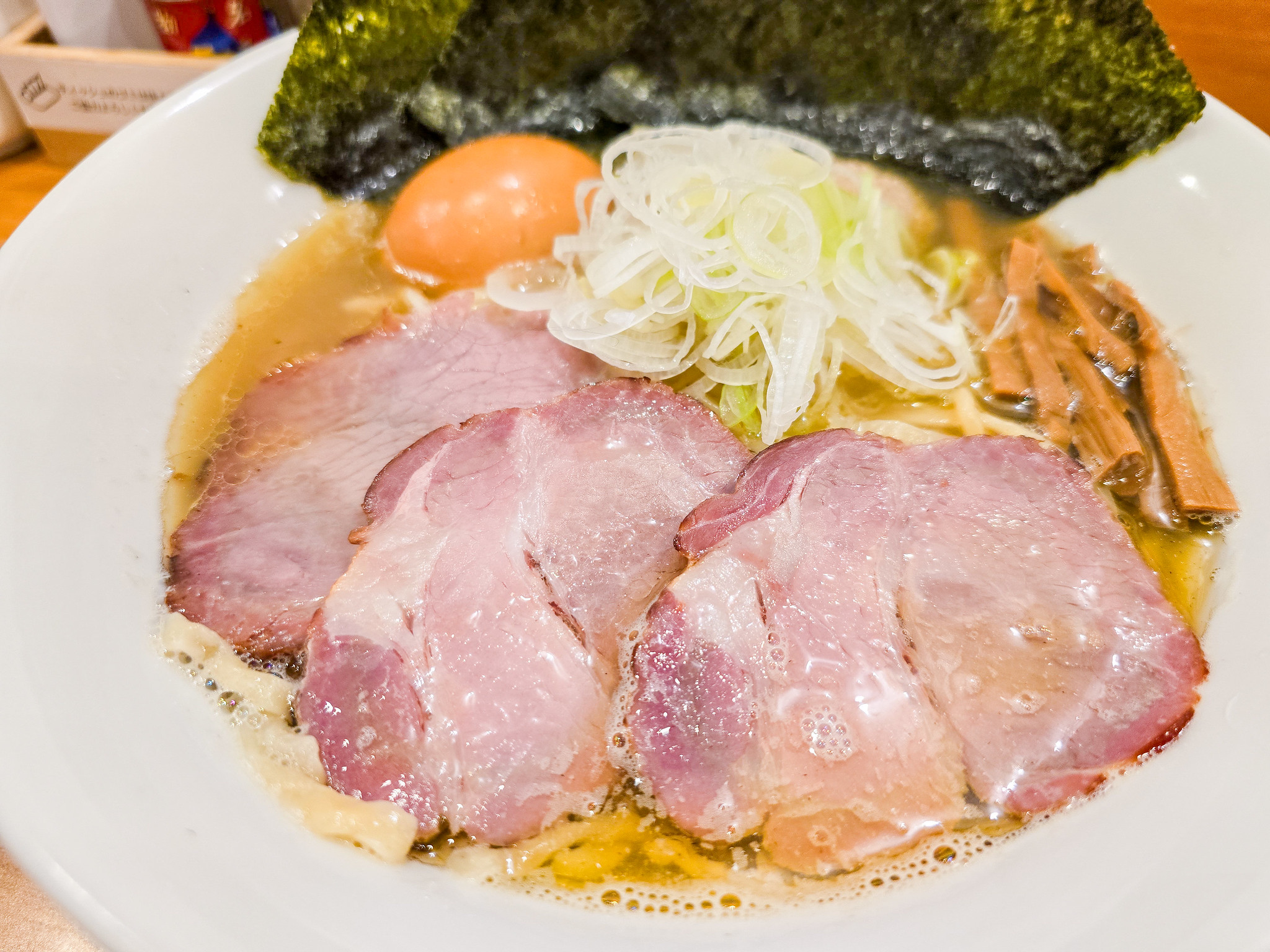 全部のせ塩ラーメン 燻製たまご しののめヌードル 亀戸