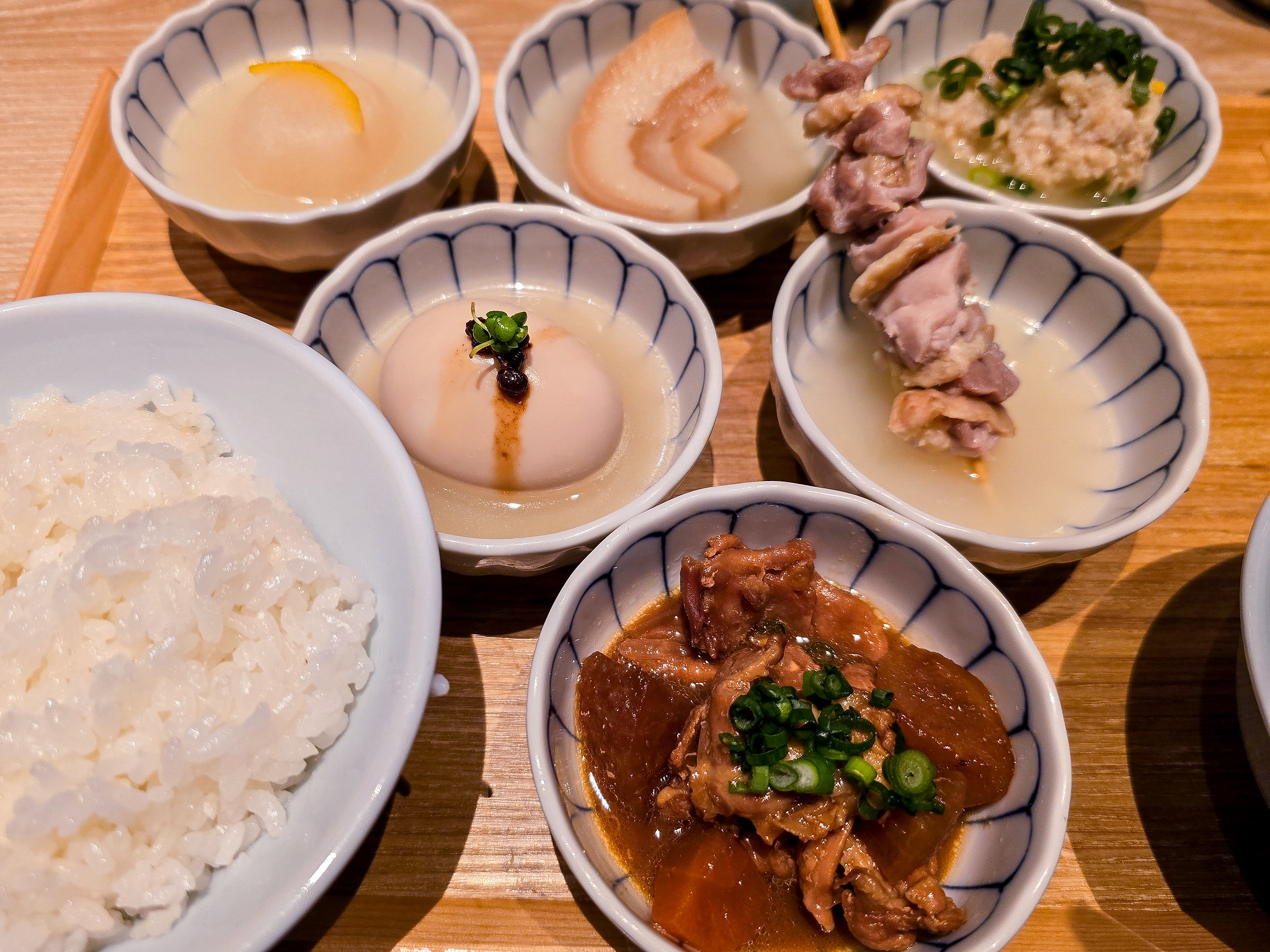 東京駅近 鶏おでんと鶏もつ煮ランチで昼飲み 名古屋コーチン鶏おでん 清水 KITTE丸の内店