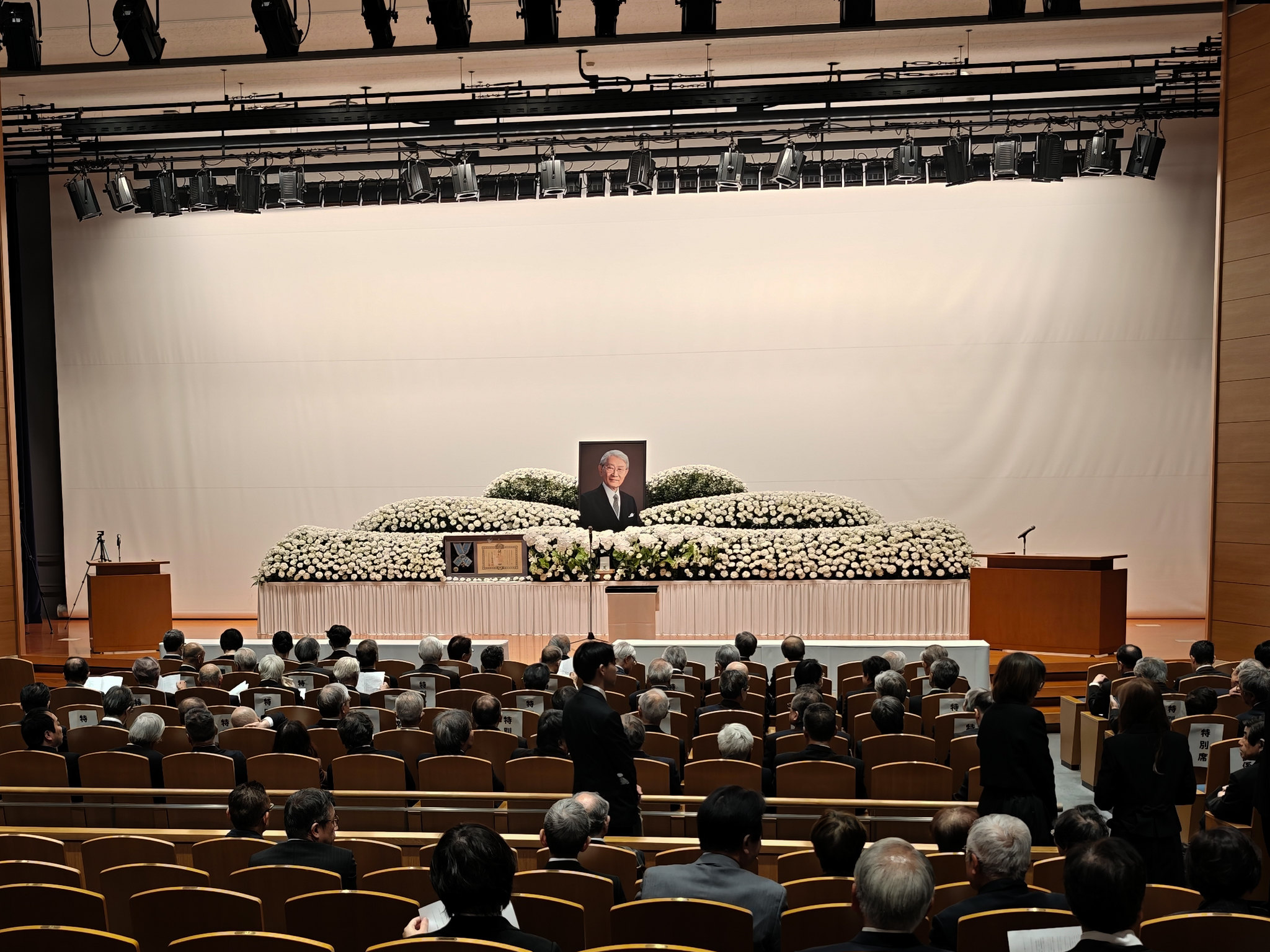 松本紘先生を偲ぶ会 と 東華菜館・うしのほね あなざ・bar K家