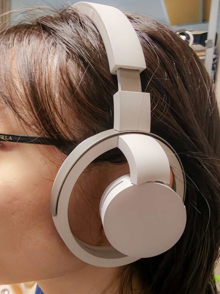 耳をふさがないのに音漏れしない 周りの音も聞こえ蒸れず疲れない