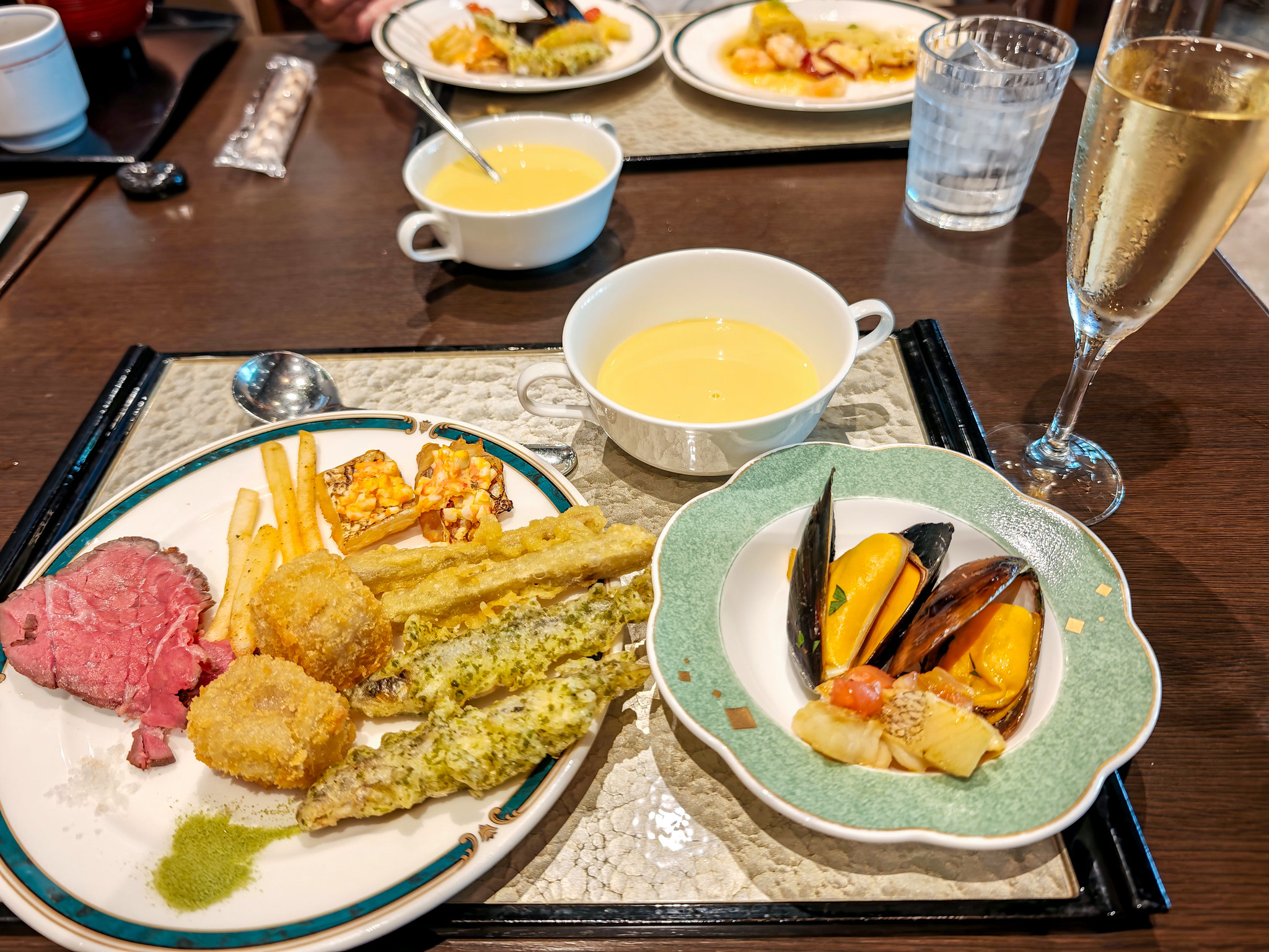SANRAKU Champagne FES 2026 でシャンパンフリーフロー 山楽ランチビュッフェ fine dining 山科 京都