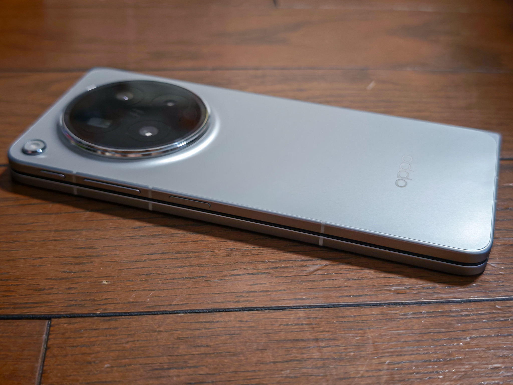 折りたたみスマホ iPhone Duo が話題になる中、OPPO Find N6 を買ってしまいました